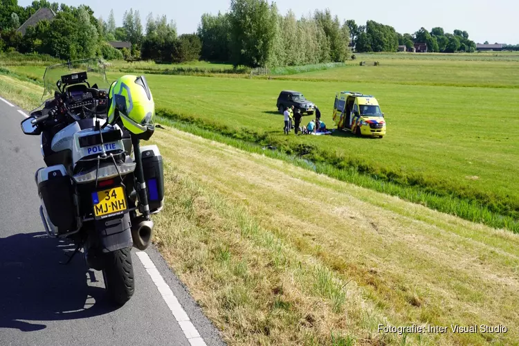 Motorrijder gewond na val van dijk in Driehuizen