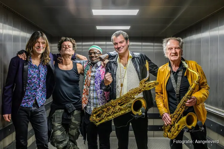 Hans Dulfer met total response naar grote kerk De Rijp