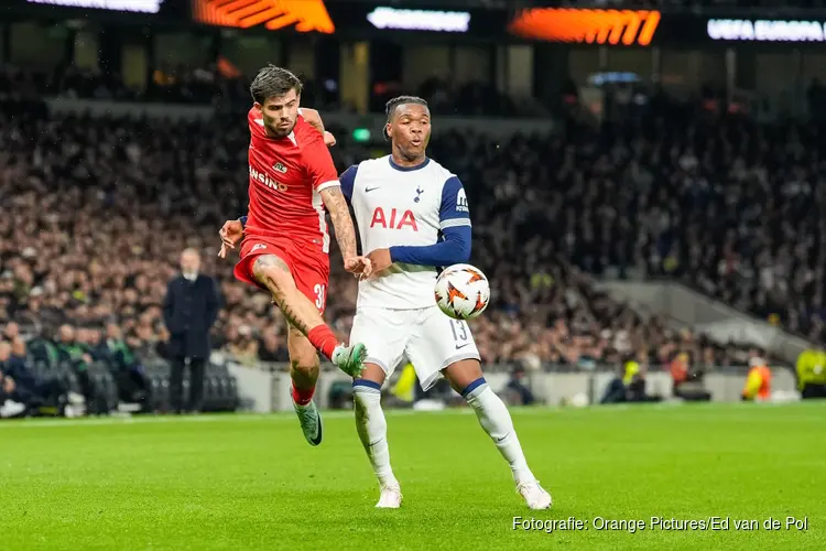 AZ nipt onderuit bij Tottenham Hotspur