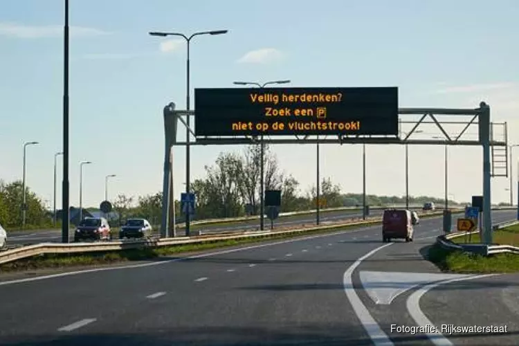 Rijkswaterstaat: &#39;Herdenk veilig op parkeerplaats, niet op vluchtstrook&#39;