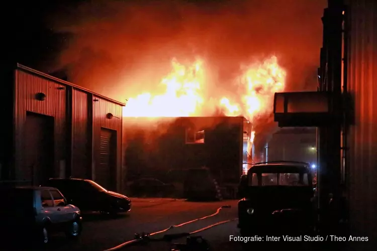 Opnieuw grote brand in Alkmaar, nu op bedrijventerrein Beverkoog