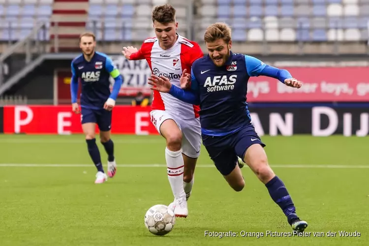 AZ in matig duel nipt langs hekkensluiter FC Emmen