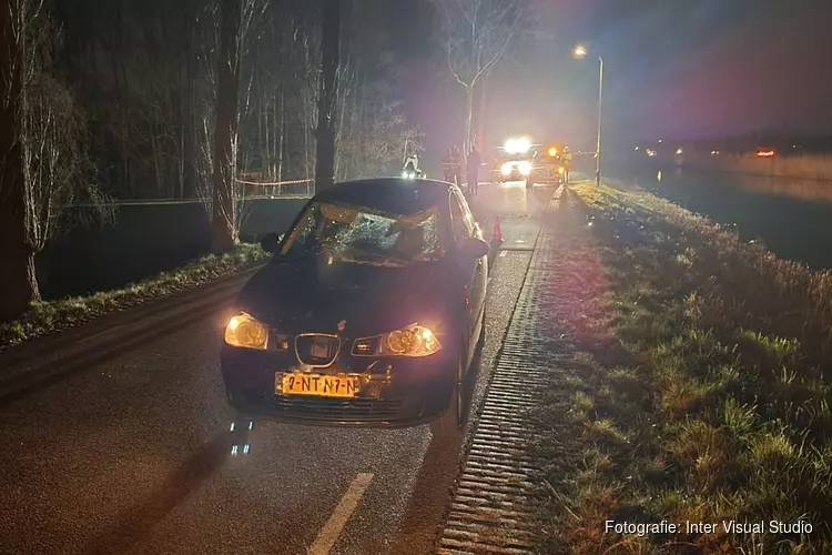 Fietser zwaargewond na aanrijding in Zuidschermer