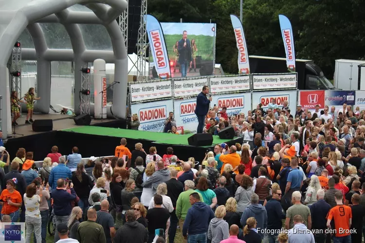 RADIONL Zomertoer Heerhugowaard start om 12.00 uur met o.a Mart Hoogkamer, Frans Bauer, Jan Smit en nog veel meer, pendelbus rijdt vanaf station