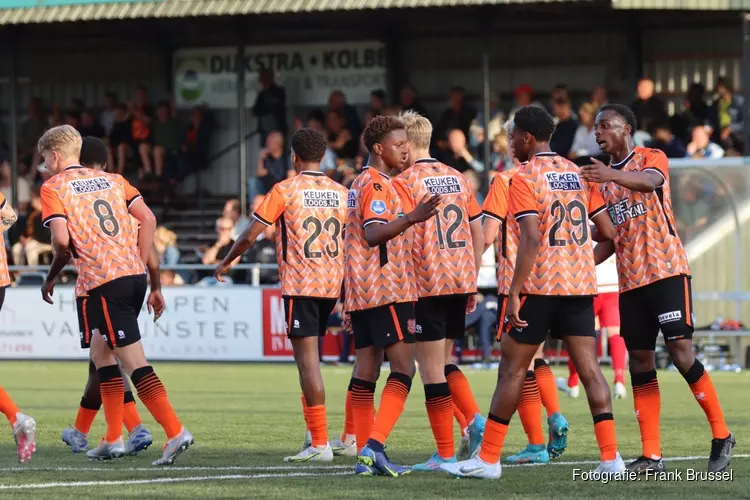 FC Volendam scoort acht keer bij seizoenstart in De Rijp